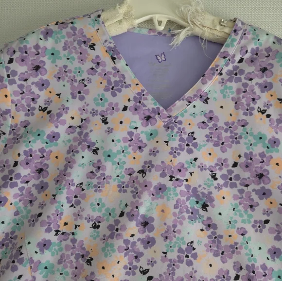 Willow Brook Floral Flowers Scrub Top Shirt Pockets Adult Women's 2XL - Picture 6 of 10
